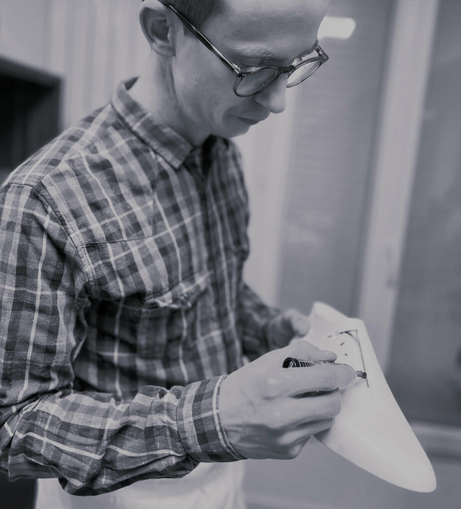 Edouard caillé bottier dessine modèle bespoke